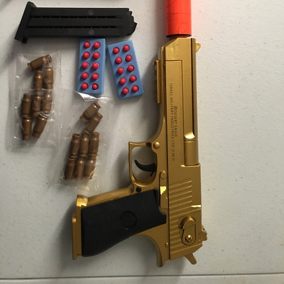 Toy🔫 🎯Gold Desert Eagle Shell Ejection Soft Bullet 2 MAGAZINES, EXTRA AMMO - Picture 2 of 9